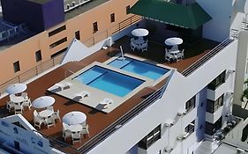 Flat completo 50m da Praia de Tambaú com vista Mar no Terraço e Piscina